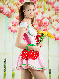 UhTeens presents: She likes to keep things straight forward and show off all of her beauty right away